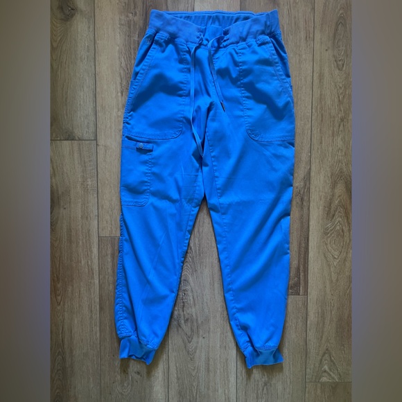 Med Couture Ceil Blue Scrub Set Small Top and Small Jogger Style Bottoms - Picture 3 of 4